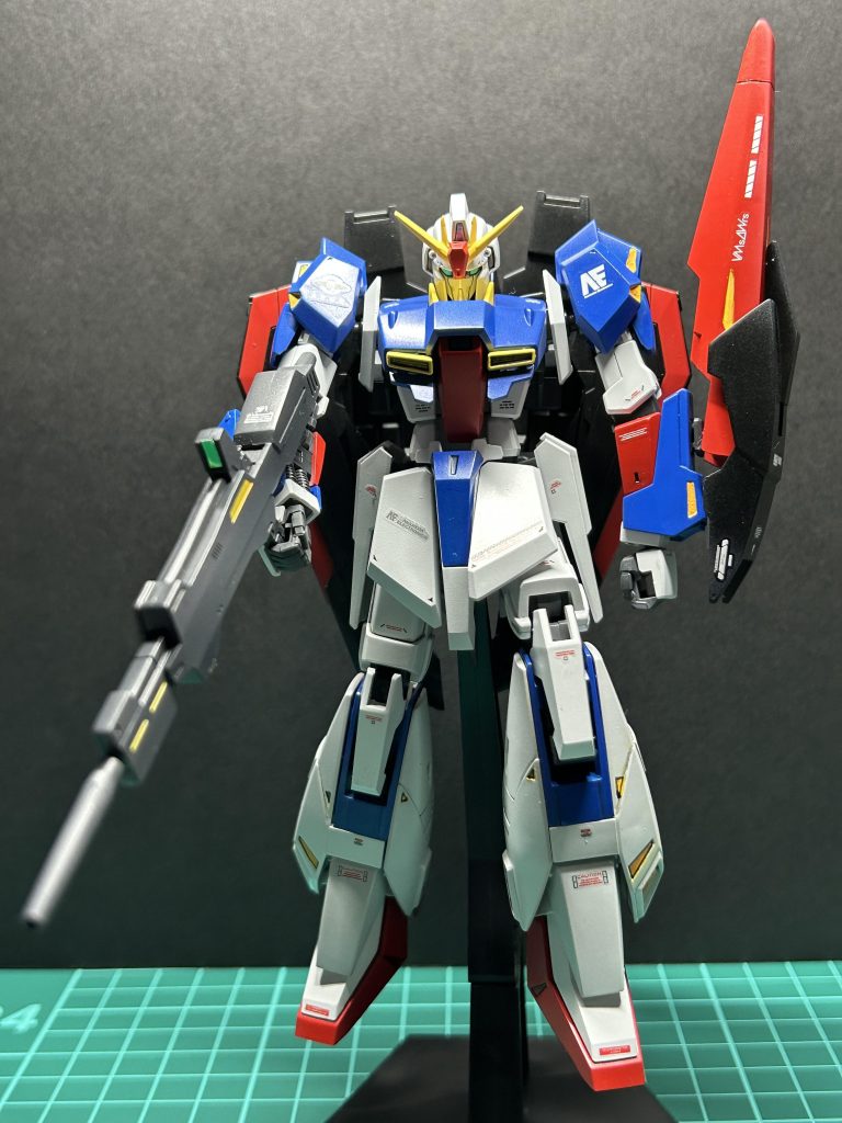 ブルーの部分は、クリスタルのサファイアブルーを少量混ぜて塗装しました。