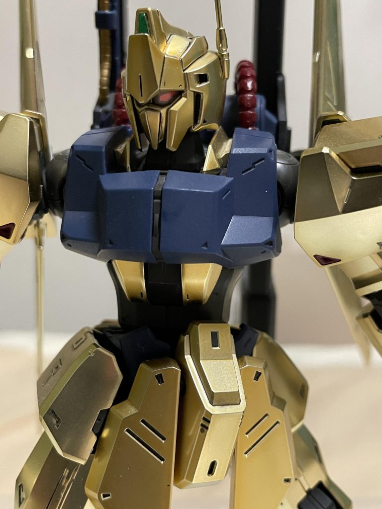 上半身チラッと覗く赤いツインアイも好きなポイントです。