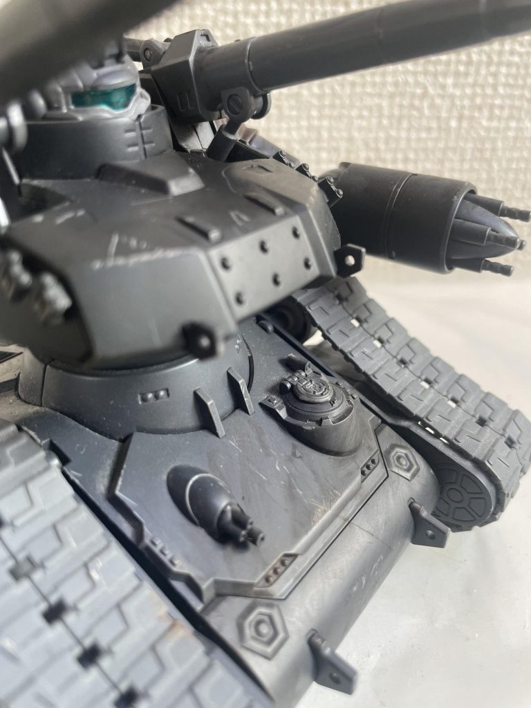 ヤスリがけして白くなった角が意外と良かったかもと思ってます。