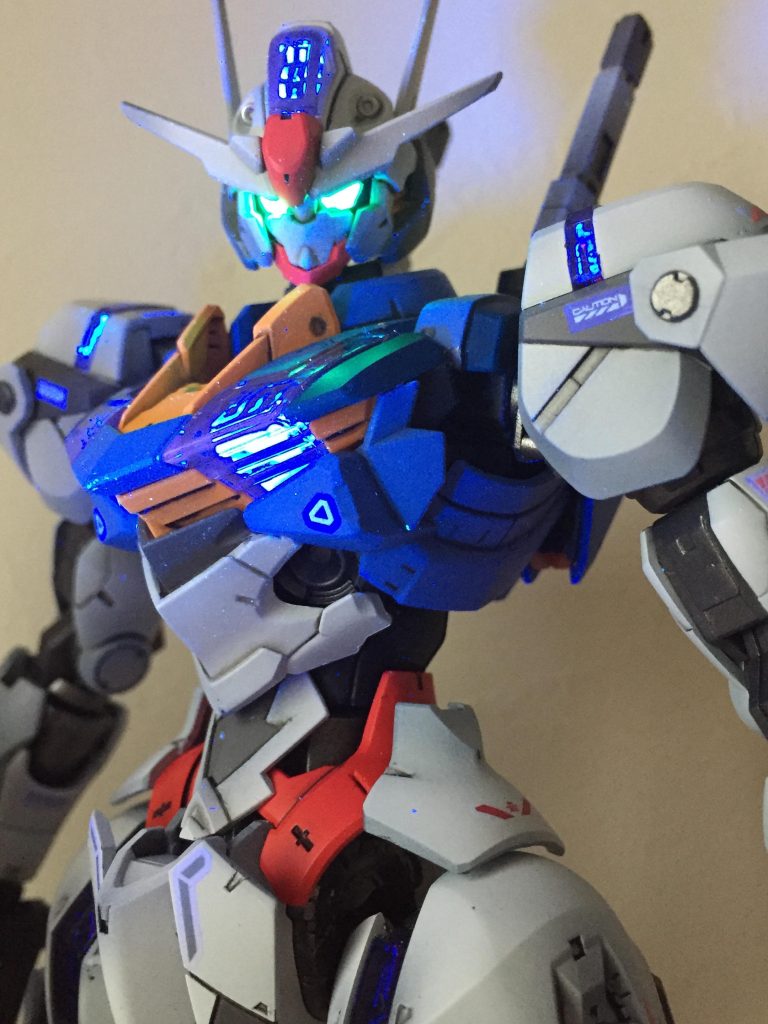 光の強いブラックライトを当てるとアホみたいに光ります