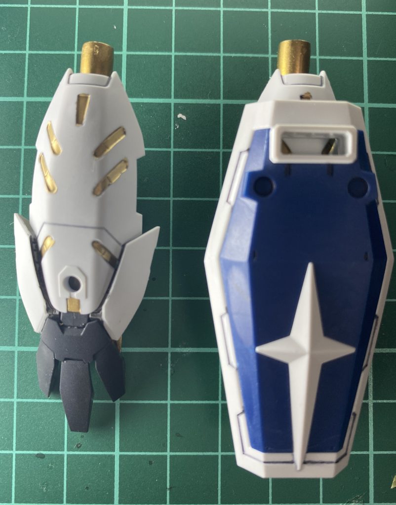 クロー側にシールドを取り付けることも可能。ちなみに、勘のいいかたは既に気づいているかと思いますが、この部分には30MSのオプションパーツセット3(メカニカルユニット)を流用してます。そのため、この機体は、SDガンダムと境界戦機、30MSのミキシングが正となります。笑