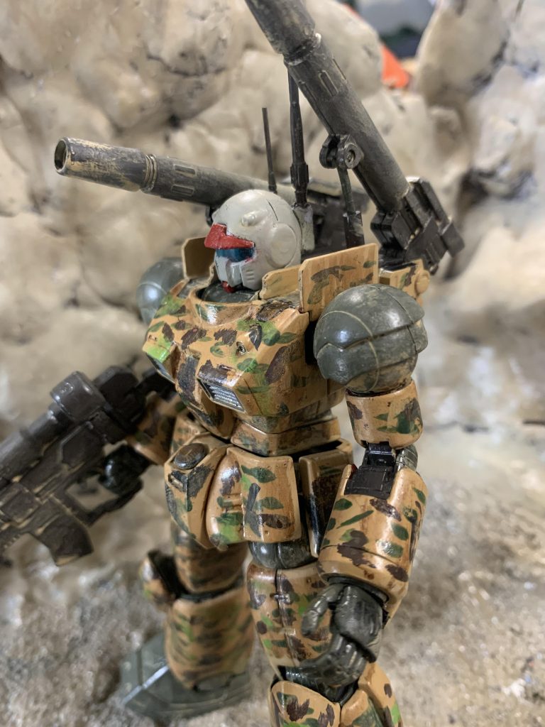 頭部のアップです。アンテナが折れてしまったのでその辺に落ちていた棒アンテナパーツを使い補修しましたこのほうがにあってるかも