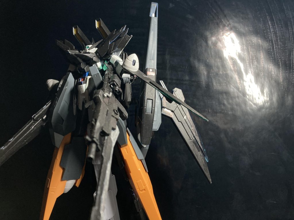 微かな青は戦いによる塗装剥げによって生まれたもので本来のテヒールは青色だったのかもしれませんね前々回に投稿したウィンドウンもよく見ると青がチラチラ見えてたりするかもしれません