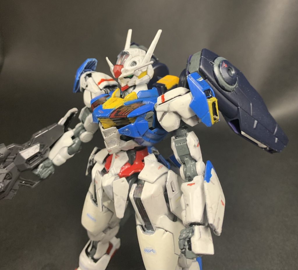 今回はいつもよりデカールを貼ってみました、しかし、結構剥がれるわいつのまにかなくなってるわでなきたくなりました