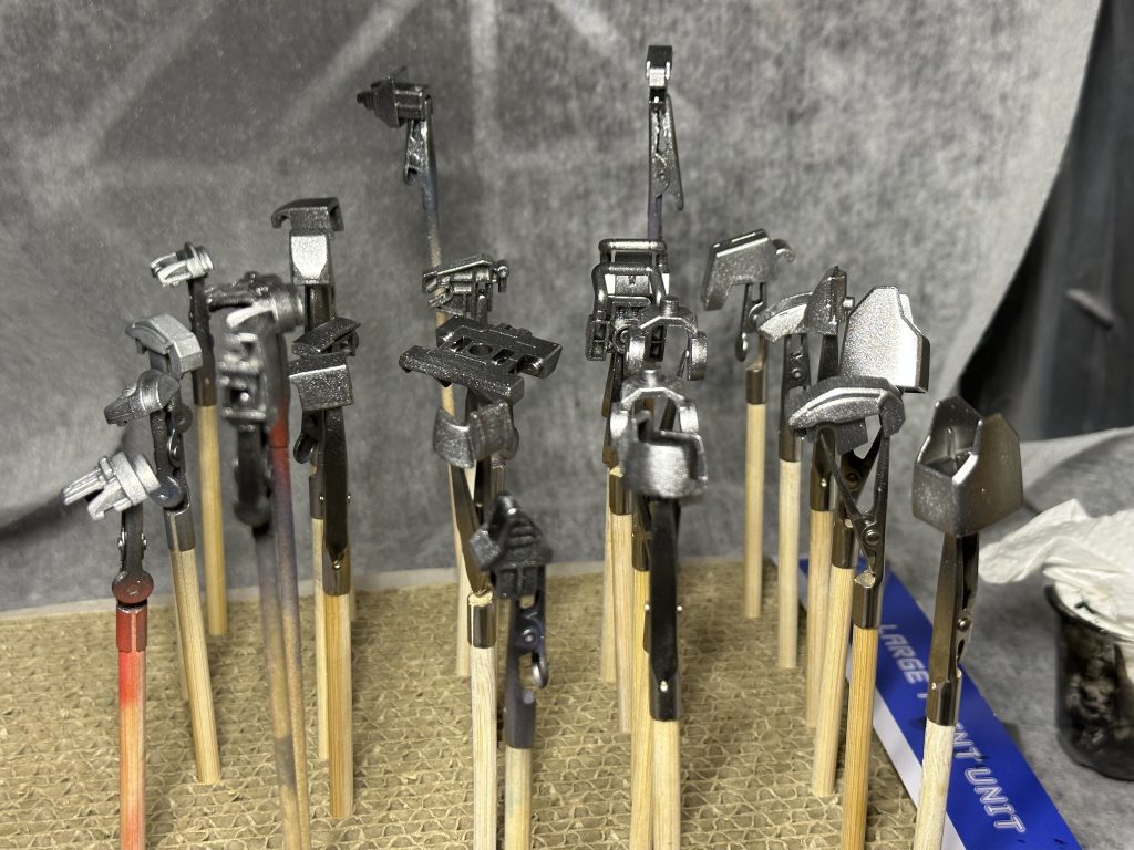 シルバーのパーツはガイアノーツのありそうでなかった粒子の大きいシルバーをチョイス。良いギラギラ加減ですね