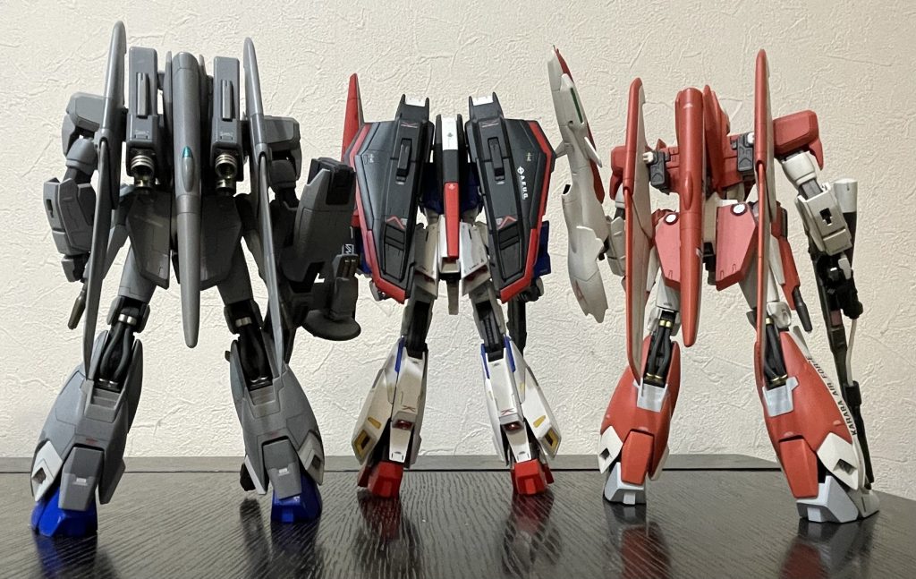 やっぱりゼータ ガンダムのフライングアーマーのマント感がスゴい…。😵ウイングバインダーの方がスマートですね。🤔