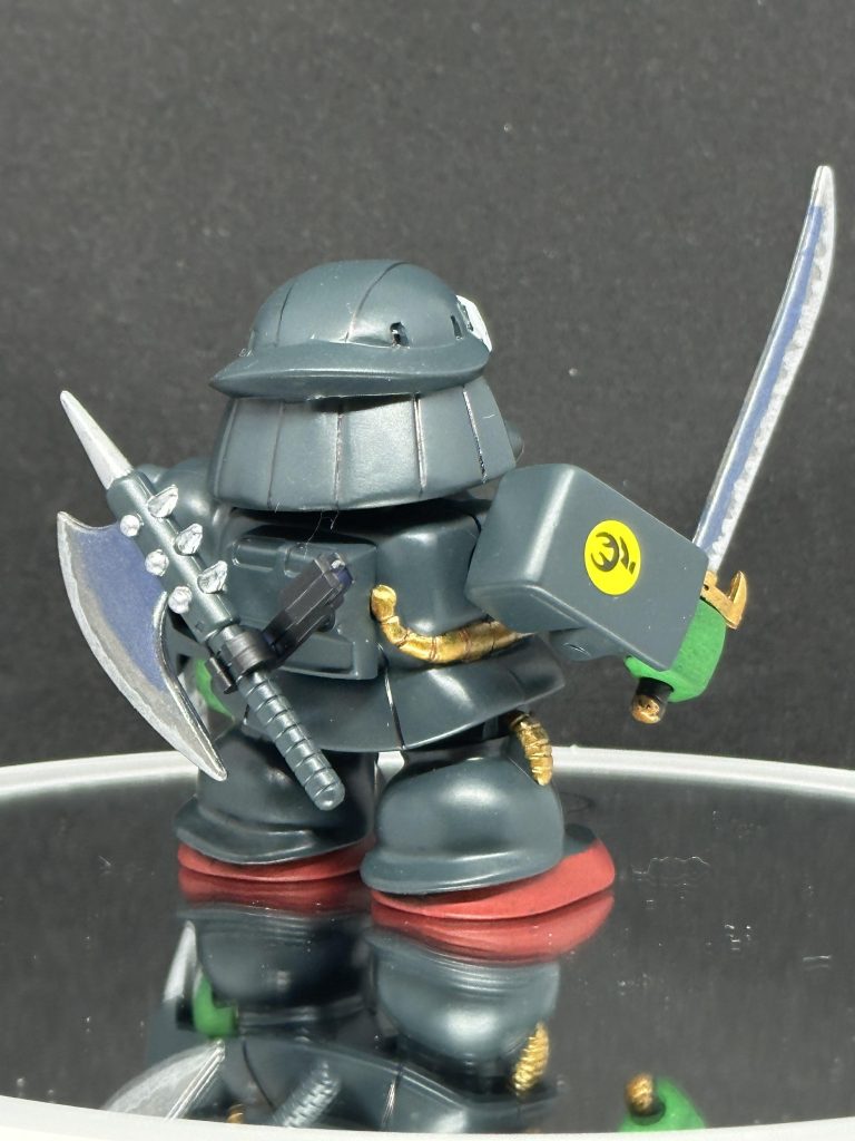 細かいところはシタデルカラーとアクリルガッシュで筆塗りと、文字やモノアイはシールで。SDの目を筆塗りする人はすごいですねー。