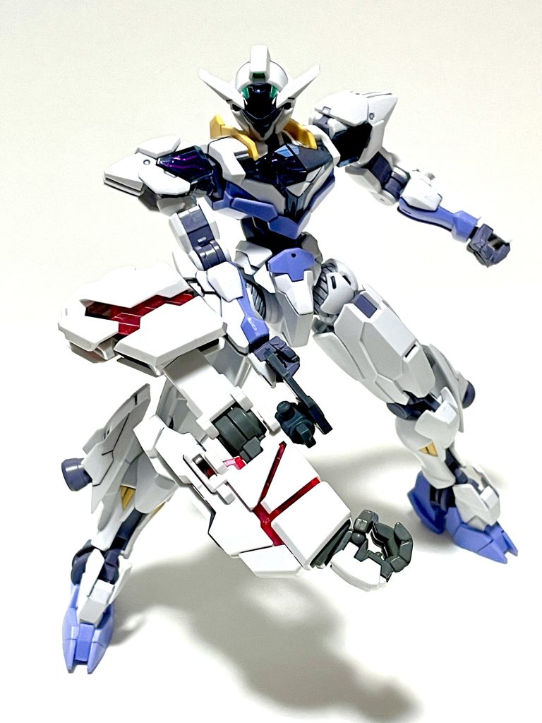 その正体は、内部にシェルユニットをふんだんに詰め込んだGUND-ARM拡張装置であり、装甲を展開し、隠されたシェルユニットを露出させることでパーメットリンクを爆発的に強化する。