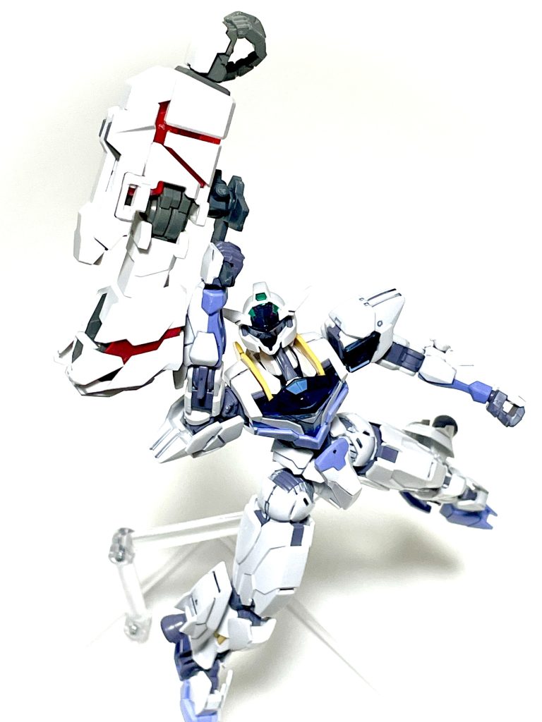 元々は「虎の手」と同じ現行のMSの1.5倍サイズのMSプラットフォームが検討されていた中の一機種の部品で、「全身のフレームにシェルユニットを大量に仕込み、パーメットリンクの増強に応じて装甲を展開して、最終的には全身シェルユニットにして最強のGUND-ARMを目指す」というコンセプトの機体だったらしいが、相応に膨大なデータストームでパイロットごと木っ端微塵になったらしい。──というウワサ。