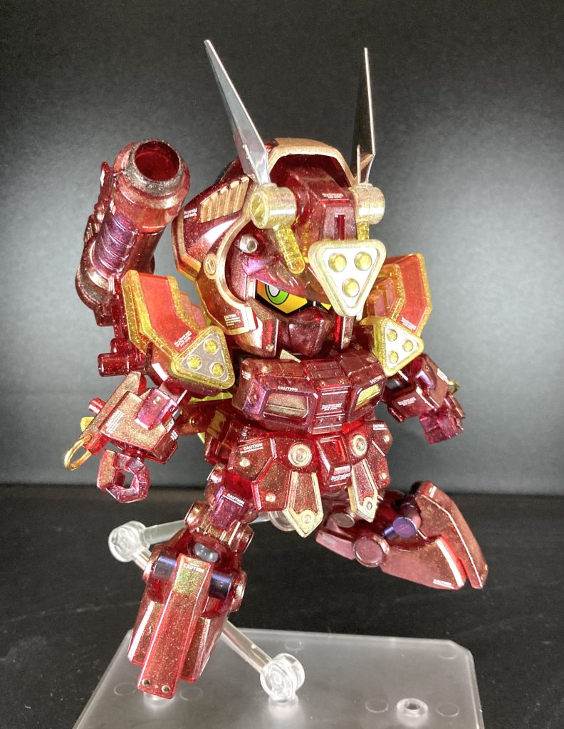 フカンで一枚筆塗りでギッラギラなクリアモデルを表現したかってん。Seriaさんのミラーパウダーを使ったマジョーラカラーをやってみたかってんな。クレオスさんの水性ホビーカラーのクリアにミラーパウダーを混ぜて自作した色を使ってるで。