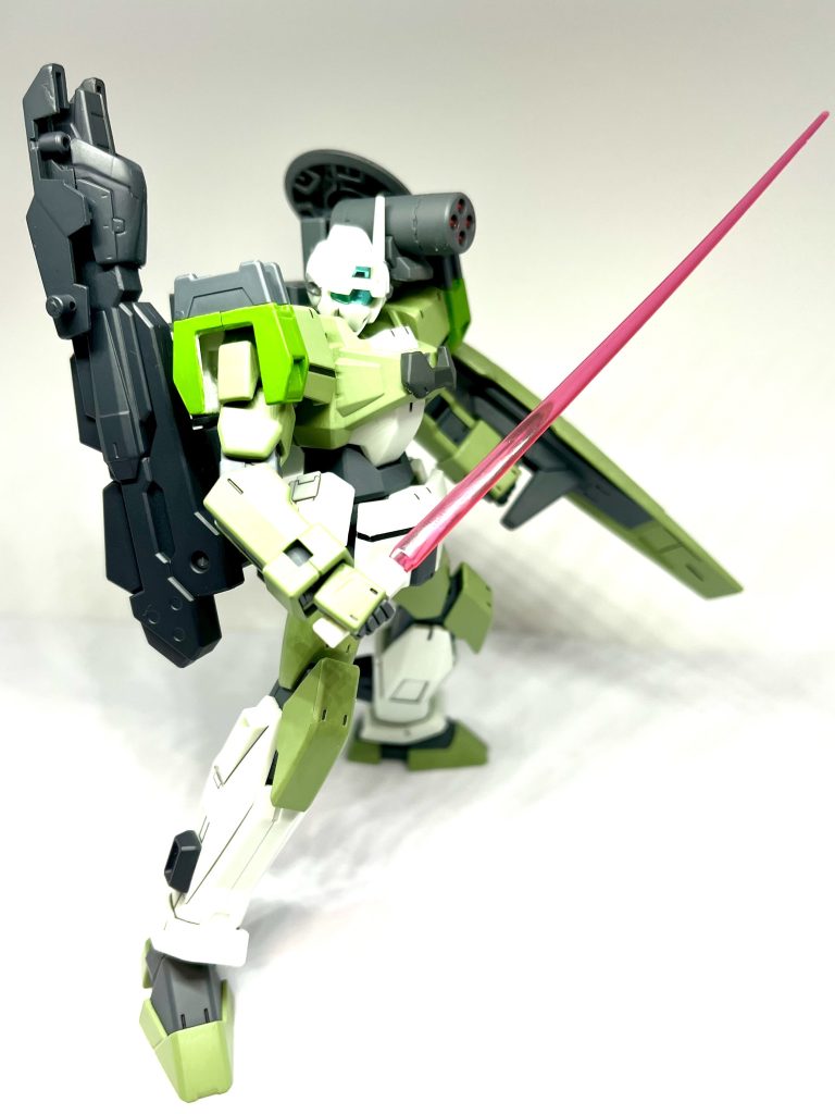 ビームサーベルは1本。腰部にマウントしてます。 