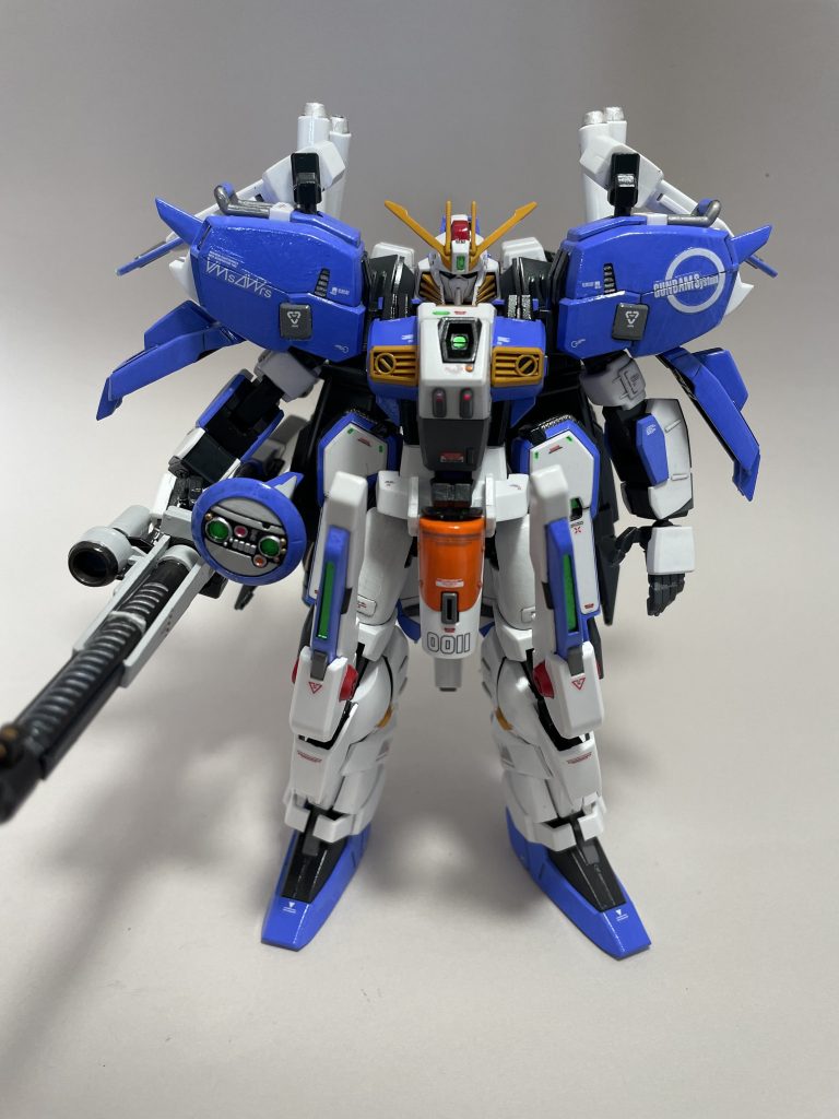 かなりボリュームのある機体ですね。重心を変えたくて足の中に錘をいれました。