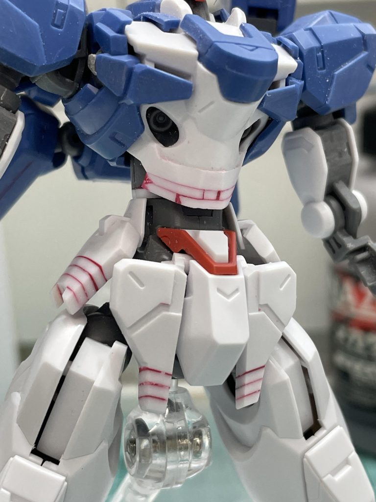 腹部周りの改修はこんな感じになりました。お腹周りの感じが、なんかおどろおどろしいキャラの顔みたいです。