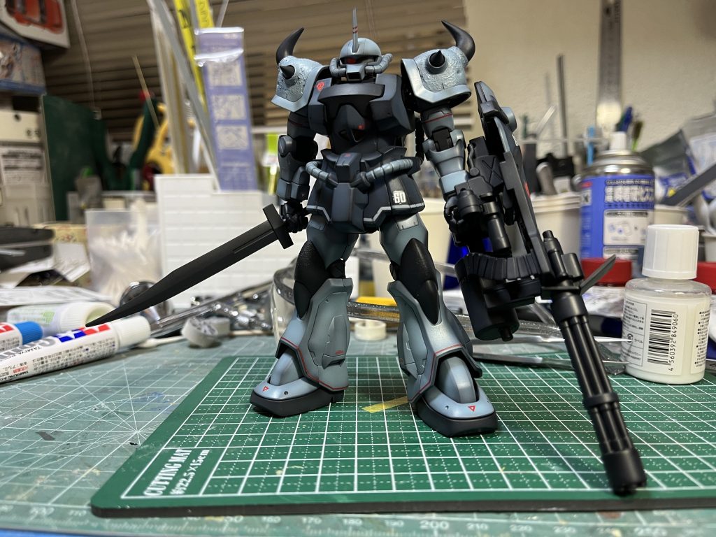 ウェザリング前。スケールを考えてデカールも少なめにして、この後のウェザリングで情報量を増やしています。