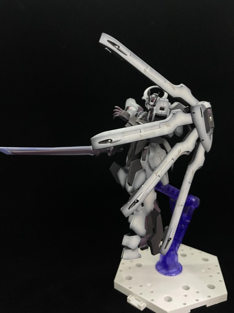 ビームソードをアニメカラーっぽくしてみましたが、元々キツめ+塗膜のせいでしっかりハマらなくなりました…若干ズレてますがご了承ください!