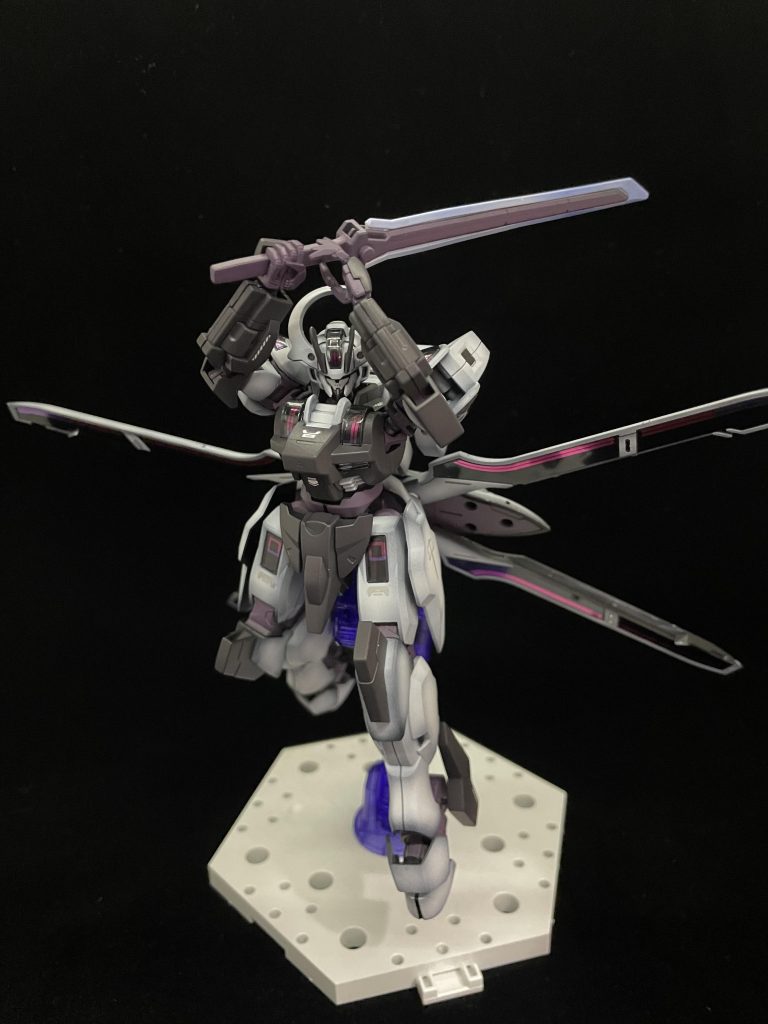 劇中のポーズっぽい感じにしてみました。ガーディアンでいろいろ遊べるし、なによりめちゃくちゃかっこいいのでかなりオススメです!