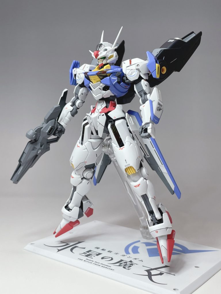 やはりフライトユニットをつけていた方がカッコいいですね。フライトユニットはガイアカラー のプリズムブルーブラックで塗装しました。