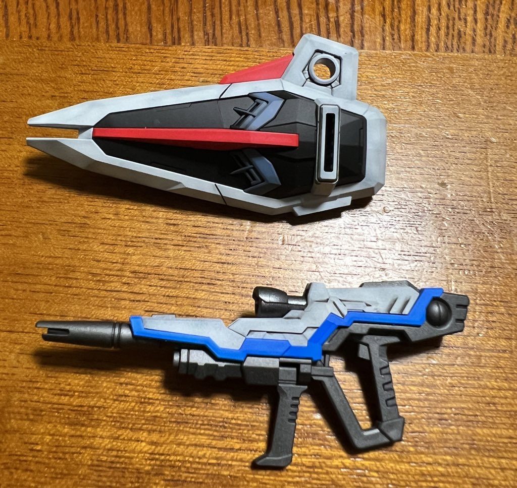 機体だけでなく僅かにグラデーションをかけてみましたデカールも貼る予定でしたが、あまりごちゃごちゃするのが嫌でしたのであえてやりませんでした