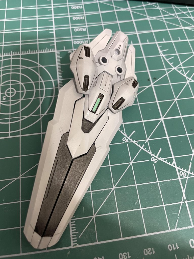 エスカッシャンも一応塗りましたが、パーメットスコア5のときには使ってなかったので引き出しの奥にそっとしまいました…でも虹色バージョンも作ってみたいですね!ラストシーンみたいにボロボロにした上で虹色ピカピカにしてみたい。積みプラが落ち着いたらやるかもしれません!