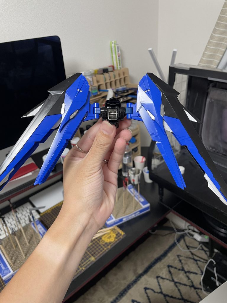 ウイングは紺色→ブルーブラックに変更。青はフィニッシャーズのスーパーファインコバルト。