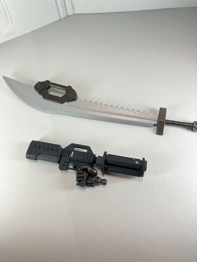 ビームライフルではなく実弾兵器のようですので、実剣で行こうと。どちらもシステムウェポンキットから小加工です。