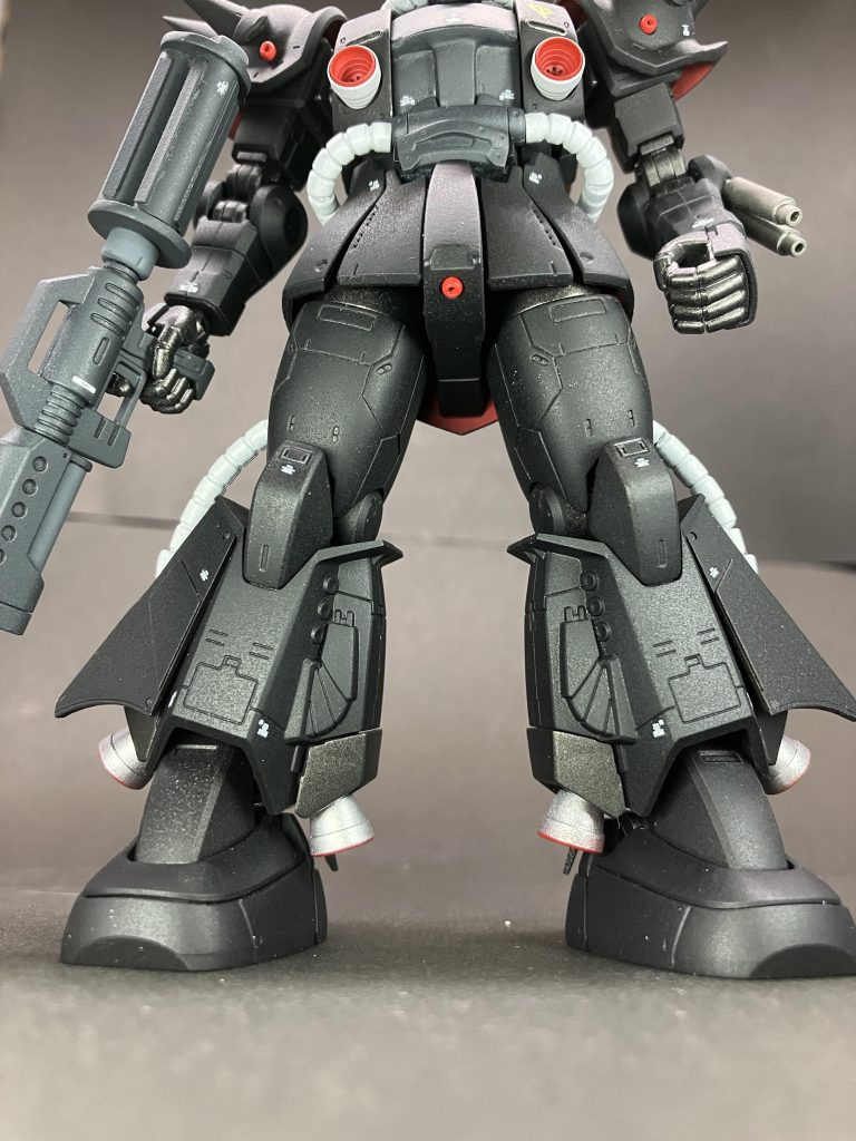 外側カバーはプラ板にてジョニーライデン機をデフォルメ作製。小さなバーニアはメタルビーズを塗装埋め込み。