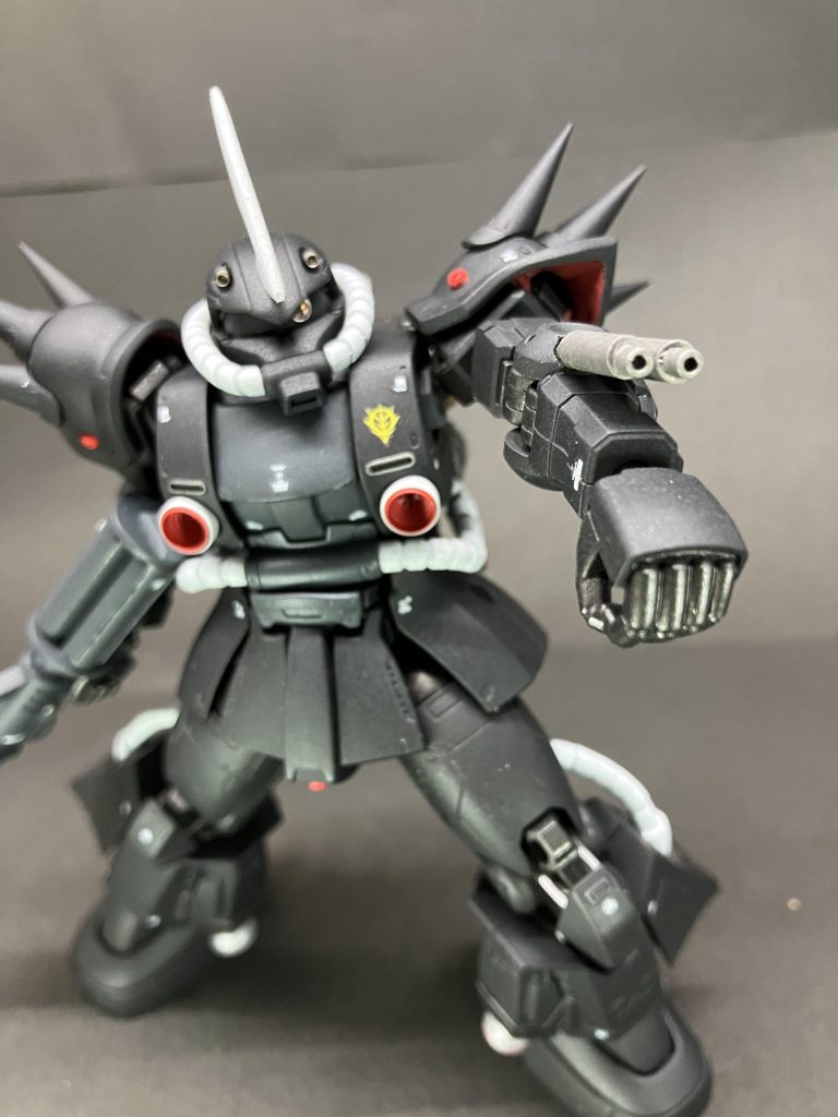 兵装 左腕部2連マシンガン頭部バルカン 2門腹部2連メガ粒子砲