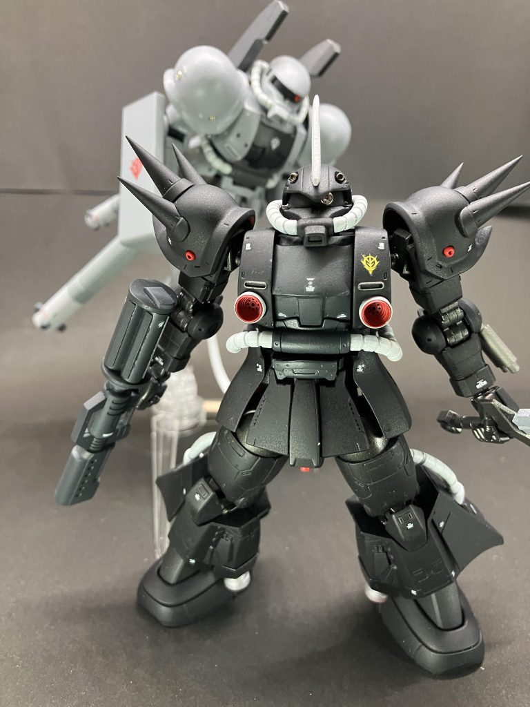 腹部2連メガ粒子砲を使用するために別途、随伴機が必要という可愛い設定。ソロモンで開発中の為、外装はそこまで凝ってない印象。