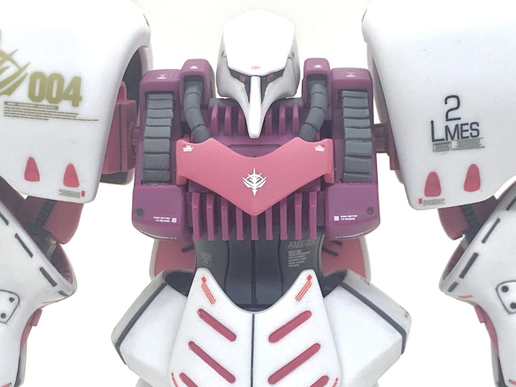 デカールはRGジオングとベルテクスのコーションデカール、そしてMGキュベレイ用のガンダムデカールをメインに余り派手にならない様に貼っています。ハマーン様はエレガントで女子力が非常に高いから(笑)、ジオンの国章はガンダムデカールDXのユニコーン用にありますゴールドにしています。