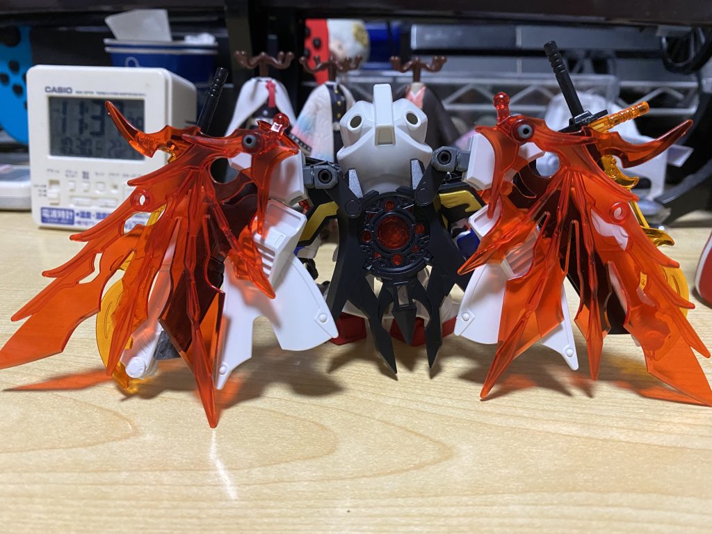 ワールドヒーローズのドラゴンは本当に良いパーツ多し!初期案では羽は無かったんですが、ドラゴンの羽がかっこ良すぎたのと、良い感じに闇属性っぽくなりそうだったので急遽追加しました。