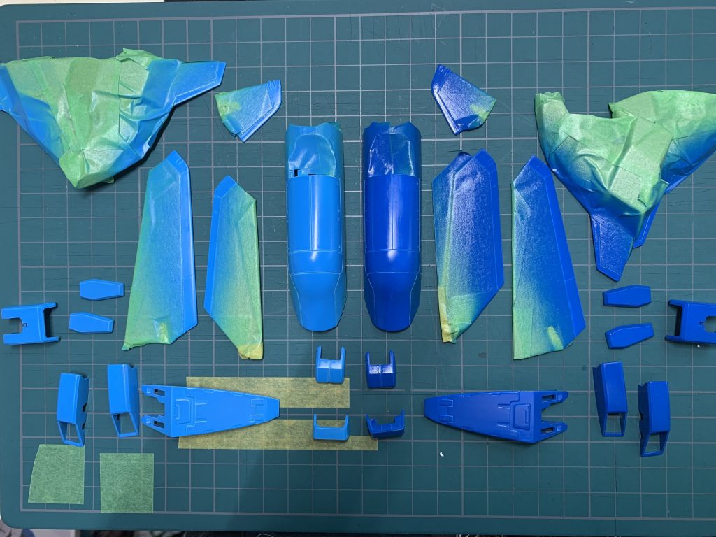 写真は1部分だけですが全ての左右パーツの青ベース、1階層目のカラーをあえて色違いで振り分けてみました。