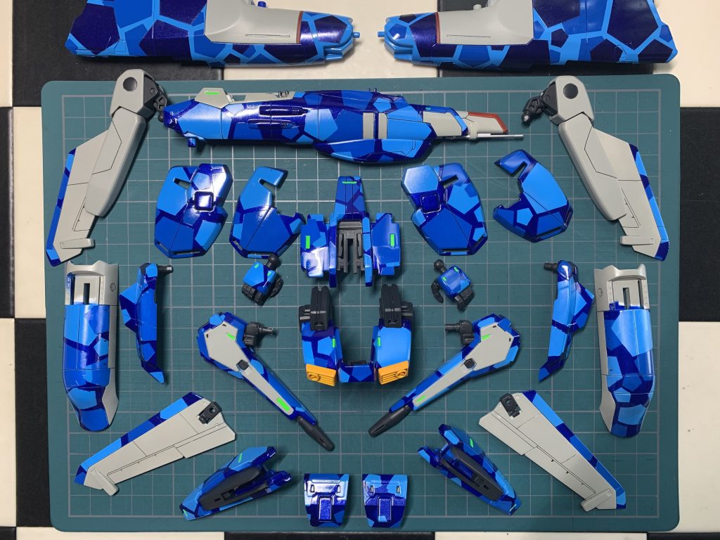 マスキングの写真1枚もとってませんでいた。。。いやしかし、かなり手間がかかりますやん泣。こんな感じです。ど素人が手を出すカラーリングでは無いなとw。もちろんここまで来て後には戻れんので。。。