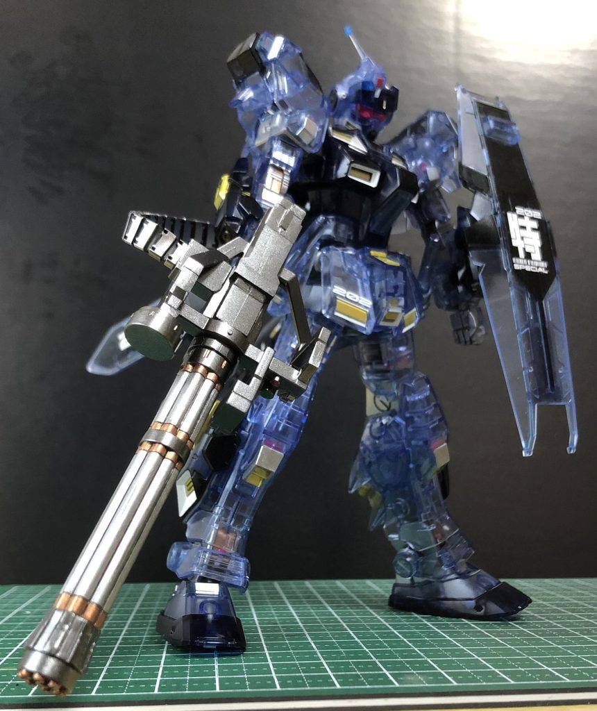 ブラックライト当てないとこんな感じです。フレームのシルバーを中心とした金属色が、クリアのアーマーを透かして見えて、メカメカしカッコいい!クリアカラーも良いですね。