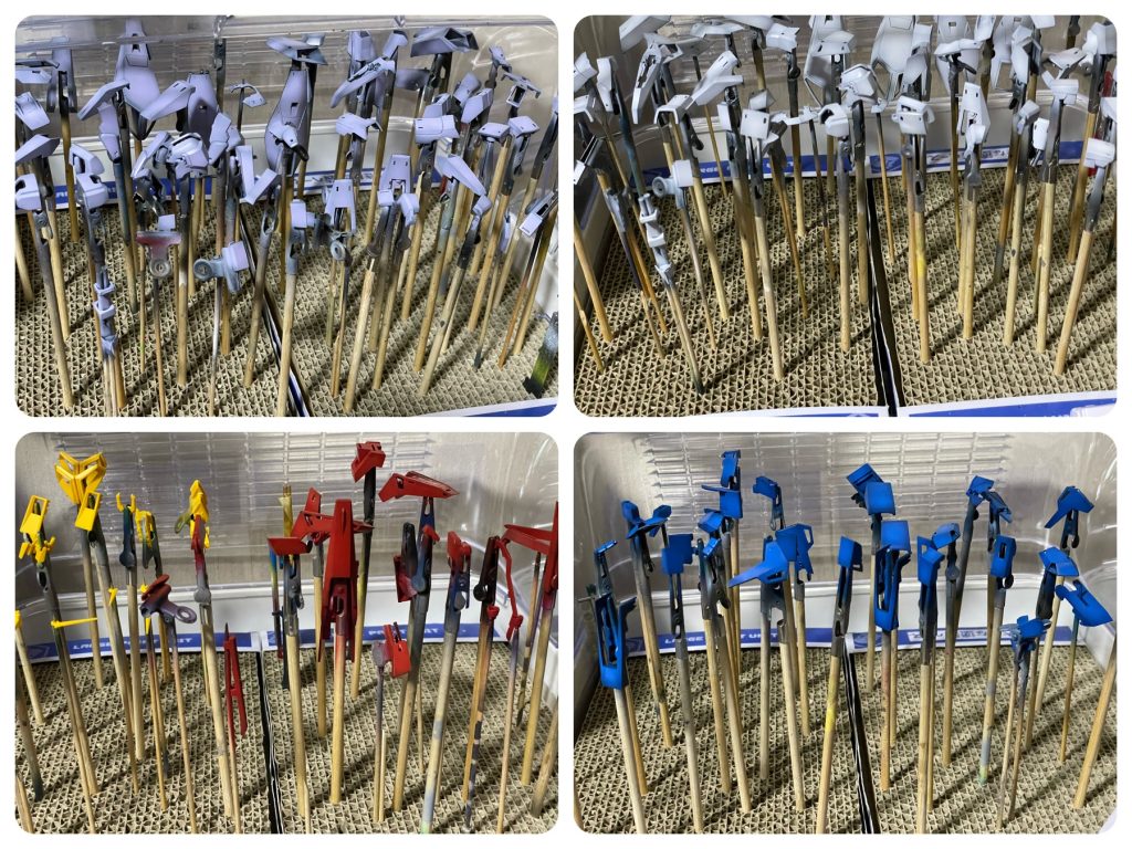 塗装レシピ(自分用メモ)5月末には塗装完了してたんだけど、その後コロナに罹ったり、ゼルダにハマったりしてだいぶ間が空いたのでたのですでに使った色をよく覚えてない。うろ覚えレシピ💦今回はオール水星ホビーカラー。白: ダークグレー(多分、ティターンズブルー1)→ 調色したライトパープル → ホワイト青: ダークグレー → インディブルーベースで調色した暗めの青、もう一段明るめの青赤: 暗めの赤 → シャインレッド(だったかな?)黄色: ガンダムイエロー + イエロー黒: 黒 → ダークグレーグレー: 焼鉄色でドライブラシ、一部ディテールをシルバー、カッパー等で筆塗り部分塗装スミ入れ: Mr. ウェザリングカラーのマルチブラック or グレートップコート: UVカットスムースクリアー関節等は塗装ハゲ防止や、クリアランス確保の手間を省くためドライブラシとスミ入れのみにしました。