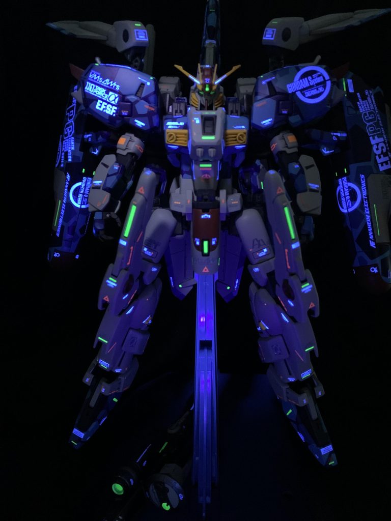 そして本機もUV対応ビコーン発動しますw。暗がりの撮影はホンマむずい。