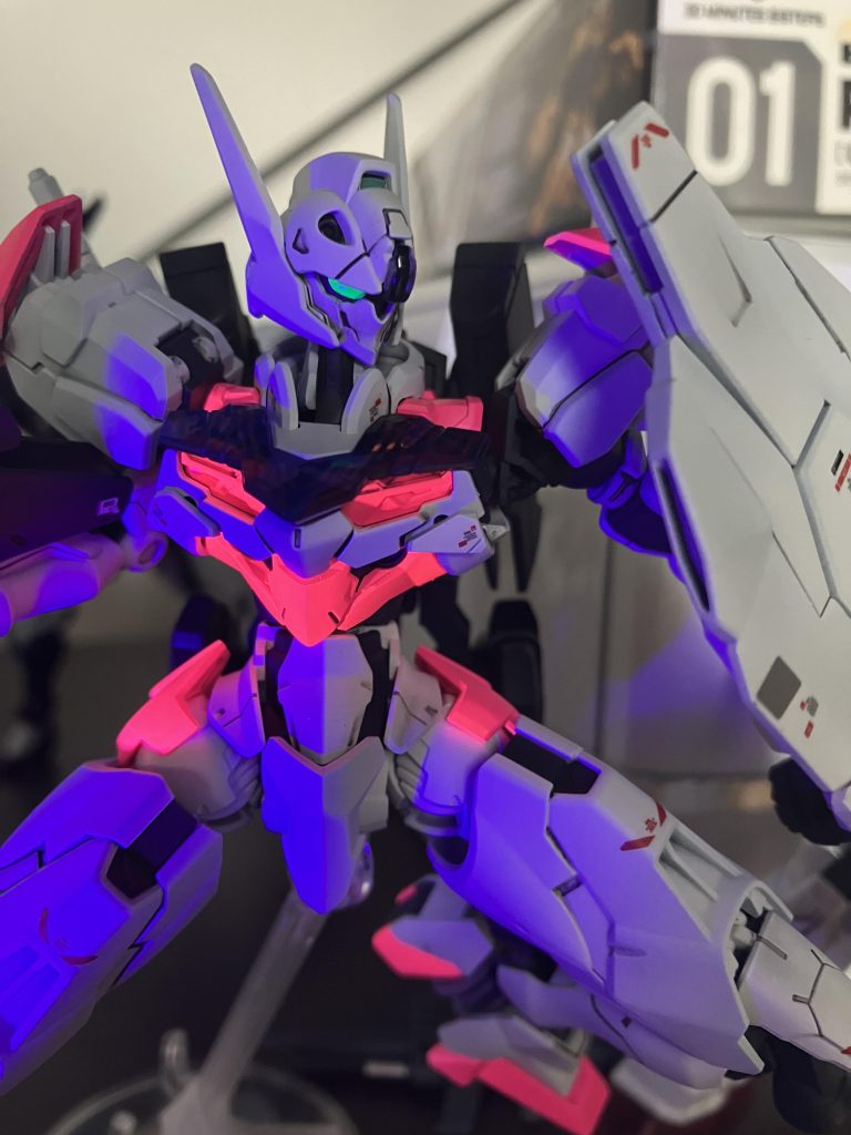 綺麗なピンクに発光します!