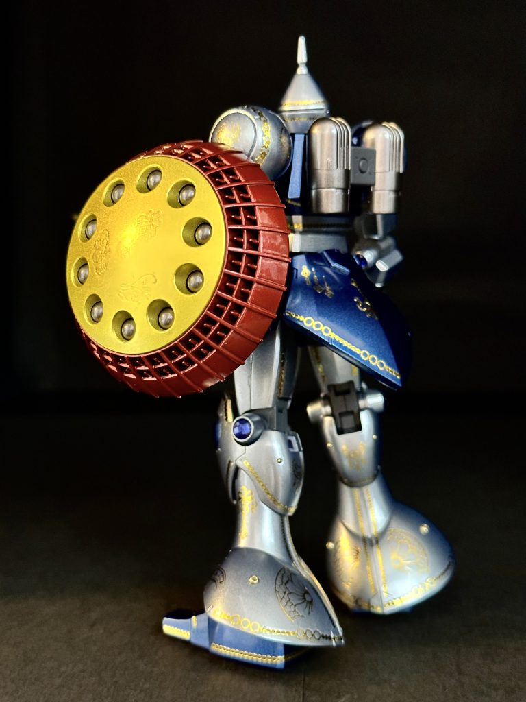 メタリックカラーはグロス仕上げ、メカサフの部分はトップコートなしのフラット仕上げで、メリハリが出るようにしています。