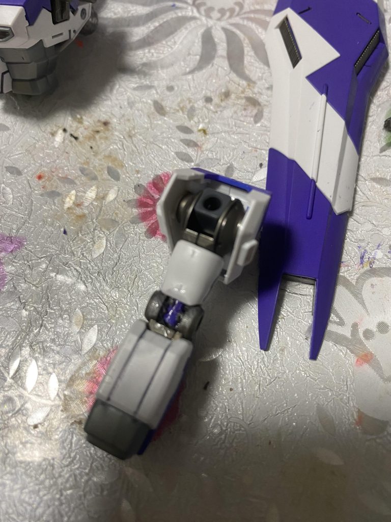 接着剤でなんとか埋め込み……