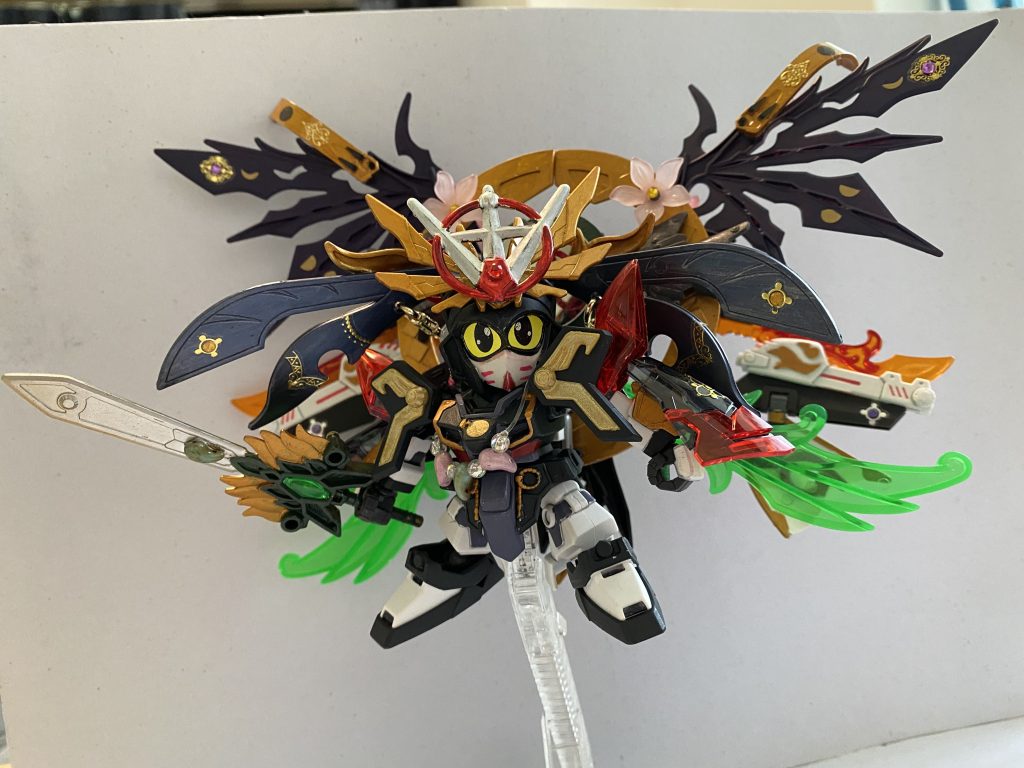 卑弥呼スターゲイザーから譲り受けた三種の神器を装着。壱与自体は闇属性のため、100%の力を出し切れない設定。三国伝の本編にもある、光と闇を同時に使いこなす天の刃的存在。