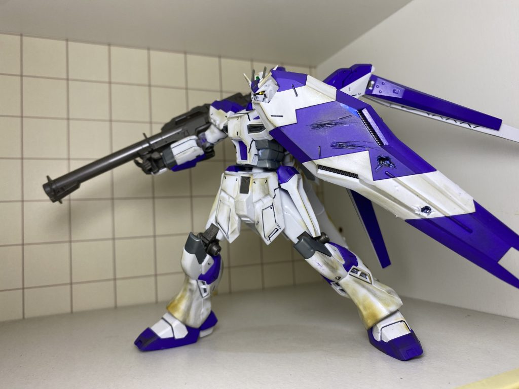 シールドもダメージ加工サーベルでの傷跡、銃弾の傷跡を再現  