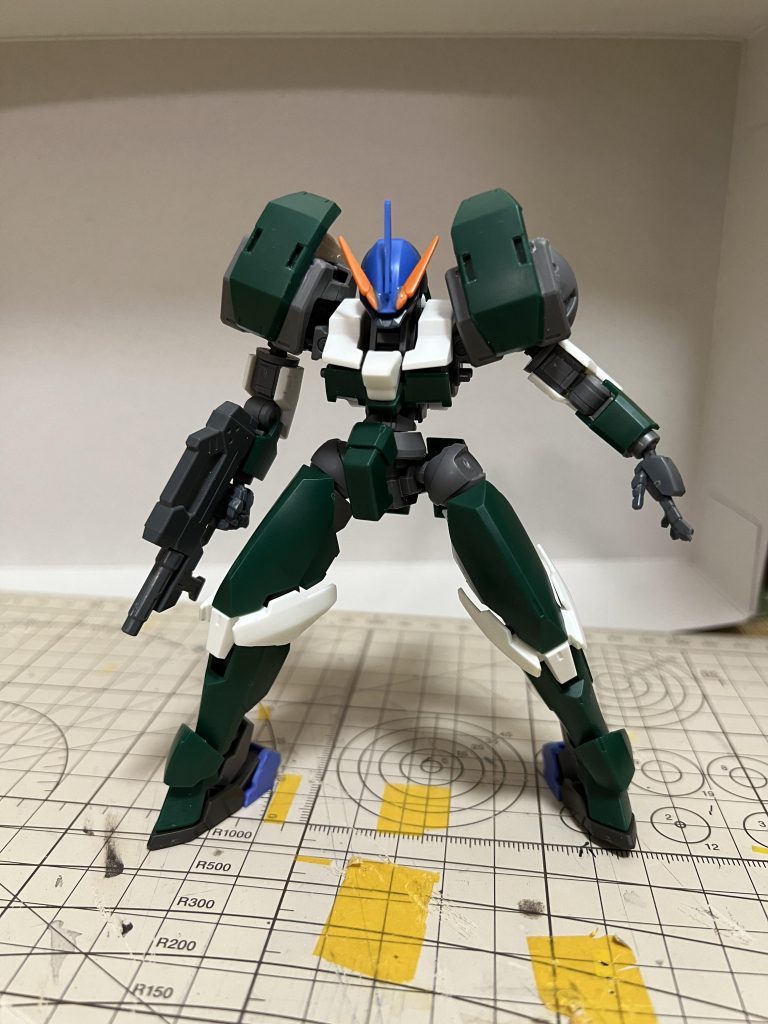 製作していく中でベースをレギンレイズに変更した時に、コンセプトを試作型でギャラルホルンからガランモッサの様な輩に提供されるワンオフ設定に変わっちゃいました…笑