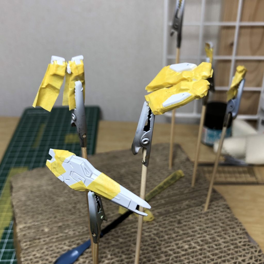 パーツが小さすぎて、マスキングが上手く出来てるか、いつも不安がいっぱい。その分上手くいった時の嬉しさもでかいですよね!