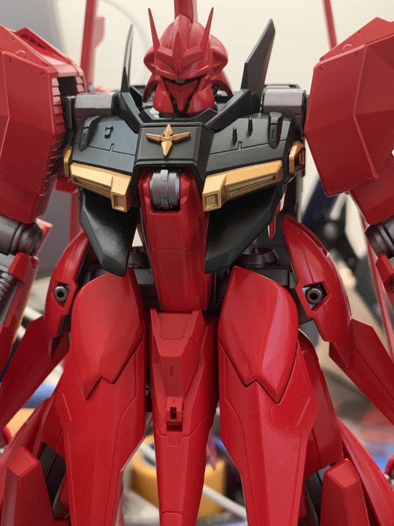 何故、シャア専用になったかというとエングレービング失敗したため 逆シャアから3年後、行方不明のシャア・アズナブルが搭乗してるif設定ですデカールもシャアの番号へ変更S-01 