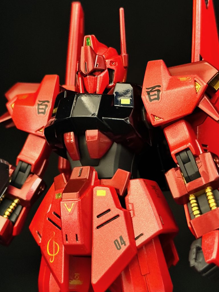 額のセンサーはキット付属のステッカーを貼ってから、UVレジンを入れています。ツインアイはキット付属のシールからデュアルセンサーを選んでいます。