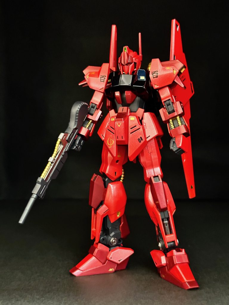 塗装に使用した色は、パールプレミアムレッドのほか、パールローズディープレッド、プリズムブルーブラック、スターブライトゴールドなどです。