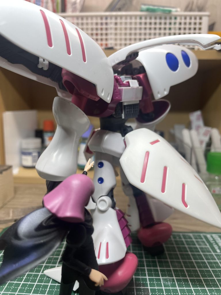 開発を指揮監督するハマーン様