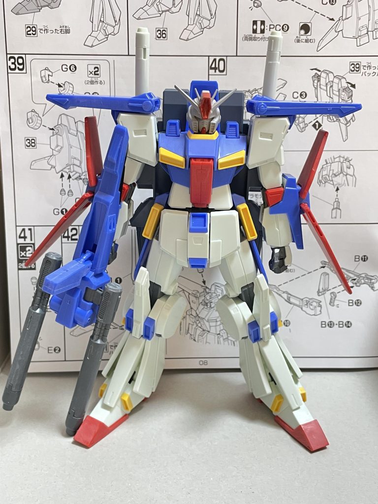 とりあえずパチ組みして頭部だけ塗装やはり顔から作るとモチベーションが上がります肩部はバインダーが重くて撫で肩になっちゃうのでポリキャップを軸に埋め込んで、動きを渋くしてやりました