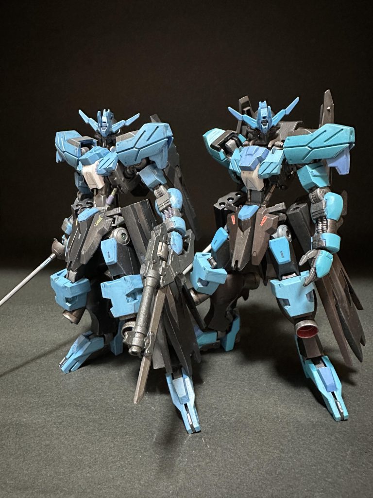 ２０２１年ころにつくった同キットと。ほぼ同じなのですが、退化せず、飽きずに作り続けていられることを喜びたいと思います。筆塗り・全塗装ガンプラ　２０２３　その３５
