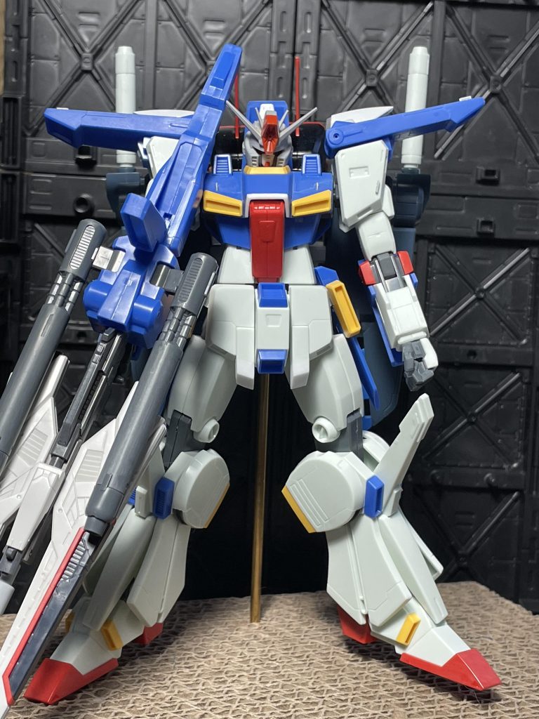 改修初期段階です(ここからは工程の順番が逆になってしまいました)ダブルビームライフルの改修を検討していたのですがなんだか子供っぽい感じになりそうだったので断念しました総合的なデザイン能力がまだまだ不足していますね