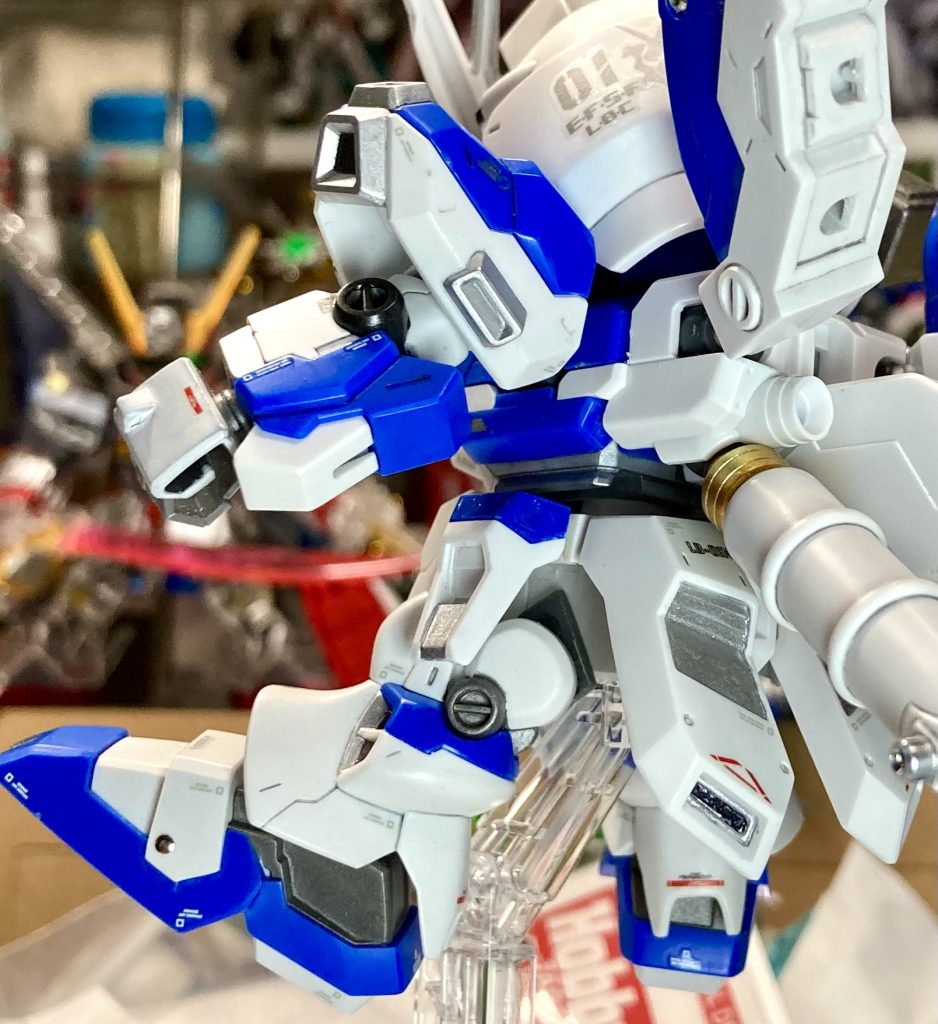 分かりにくいけど…股間の追加関節に可動式スカートアーマーやで〜